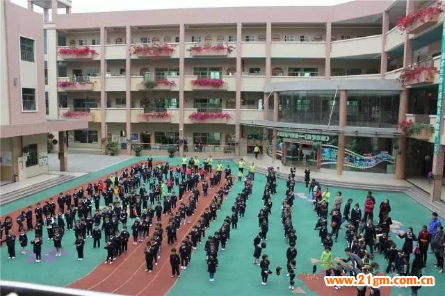 熱熱鬧鬧開學(xué)慶  團(tuán)團(tuán)圓圓一家親 ——廣東東莞寮步偉才幼兒園開學(xué)典禮2