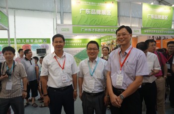 偉才受邀參加“2015廣東（佛山）-臺灣連鎖品牌展覽會”，現(xiàn)場火爆