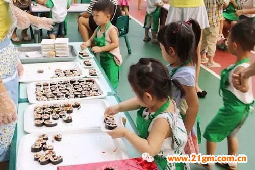 河南洛陽正大偉才幼兒園“關愛留守兒童夏令營”之愛心義賣活動