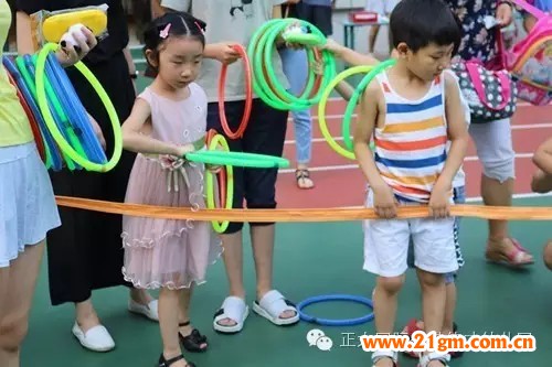 河南洛陽正大偉才幼兒園“關愛留守兒童夏令營”之愛心義賣活動