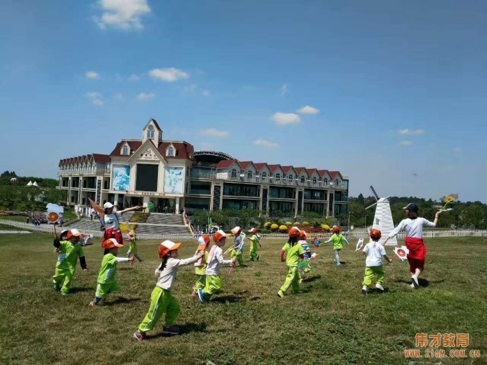 親近自然，快樂徒步——四川成都溫江區(qū)時代西錦偉才幼兒園春游活動