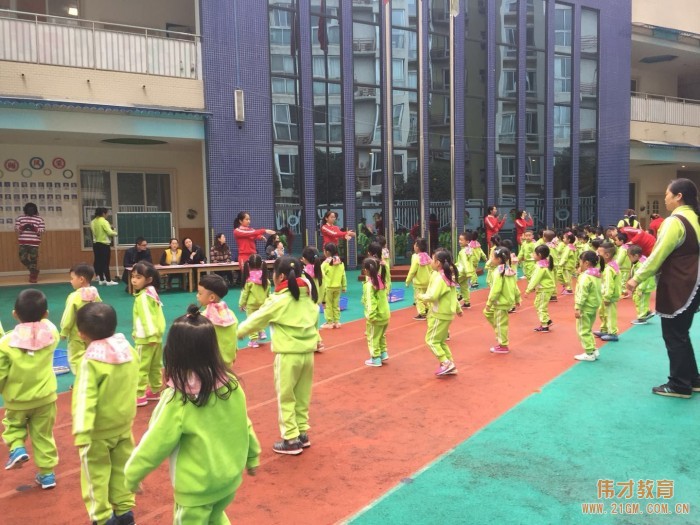 四川成都溫江時(shí)代西錦偉才幼兒園：快樂早操，快樂游戲