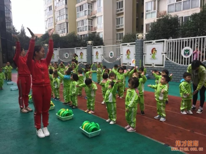 四川成都溫江時(shí)代西錦偉才幼兒園：快樂早操，快樂游戲