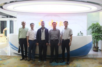 廣東省商標協(xié)會會長黃啟寧一行蒞臨偉才教育參觀指導