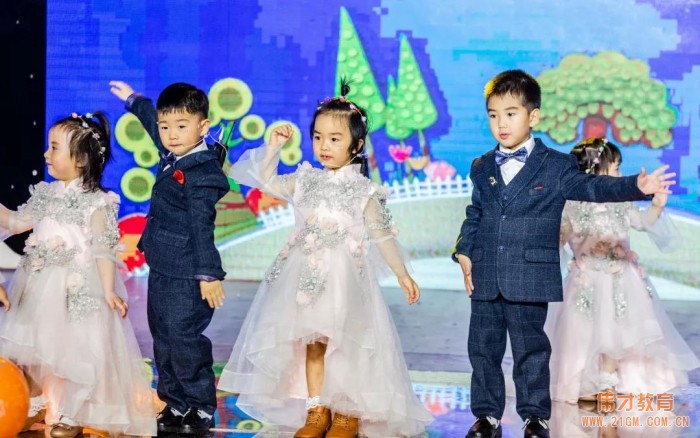 山東威海偉才幼兒園:雙旦大PARTY
