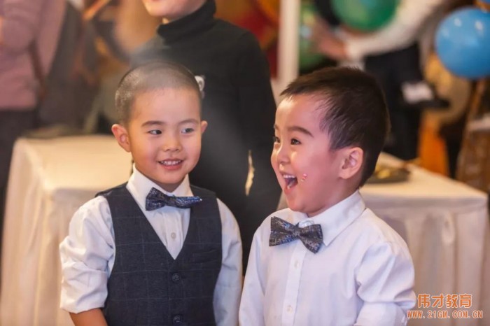 山東威海偉才幼兒園:雙旦大PARTY