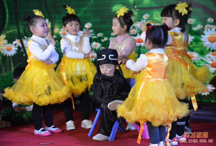 山西呂梁永寧偉才幼兒園：“慶元旦，迎新年”文藝匯演