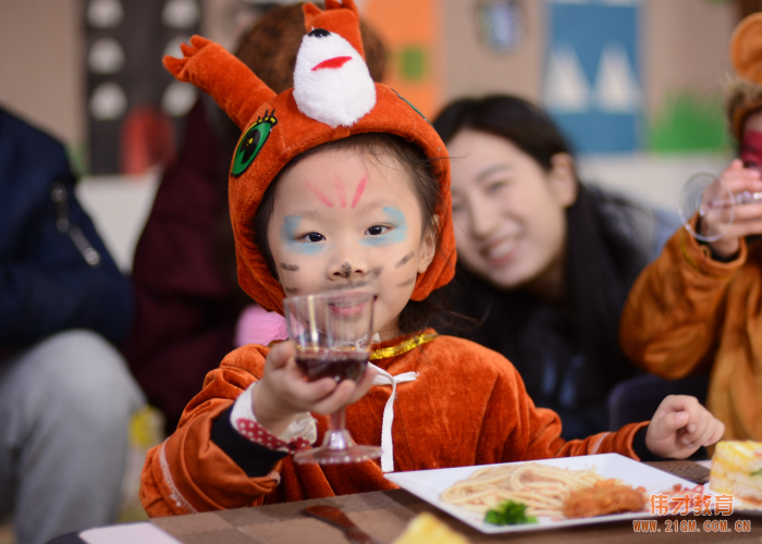 湖北荊州楚天都市佳園偉才幼兒園：動物音樂劇，任性跨年