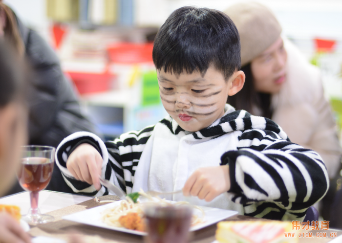 湖北荊州楚天都市佳園偉才幼兒園：動物音樂劇，任性跨年