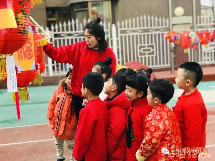 甘肅蘭州格蘭綠都偉才幼兒園:正月十五花燈展 大家齊樂慶元宵