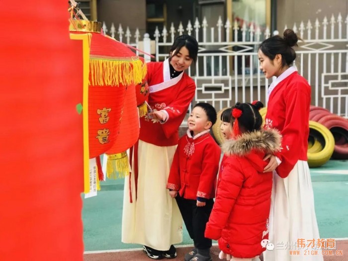 甘肅蘭州格蘭綠都偉才幼兒園:正月十五花燈展 大家齊樂慶元宵