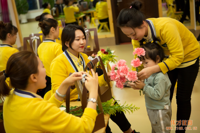 插花品鑒馥郁傳香——吉林延邊偉才幼兒園女神節(jié)花藝活動(dòng)