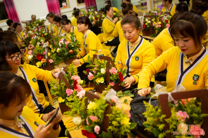 插花品鑒馥郁傳香——吉林延邊偉才幼兒園女神節(jié)花藝活動(dòng)