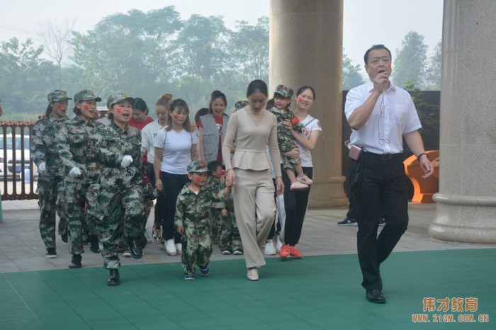 潼南偉才幼兒園慶祝建國(guó)70周年 “我是小小兵”親子運(yùn)動(dòng)會(huì)