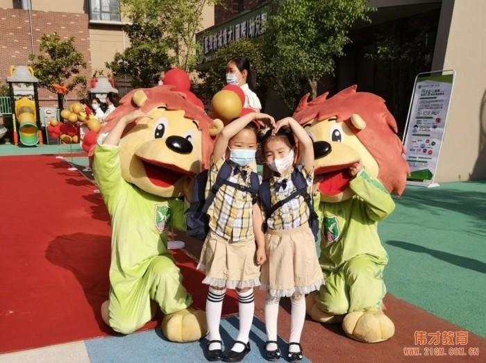 “歡迎神獸們回家！”——記河南平頂山藍(lán)灣新城偉才（國際）幼兒園開學(xué)第一天
