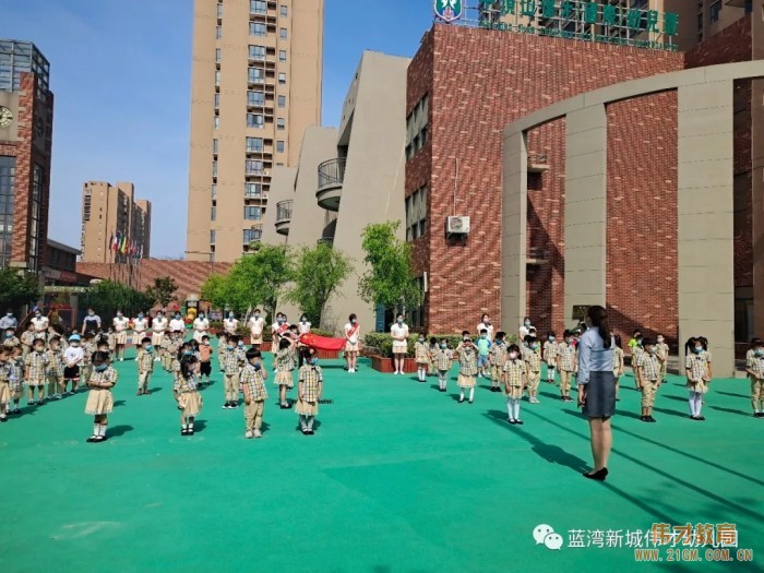 “歡迎神獸們回家！”——記河南平頂山藍(lán)灣新城偉才（國際）幼兒園開學(xué)第一天