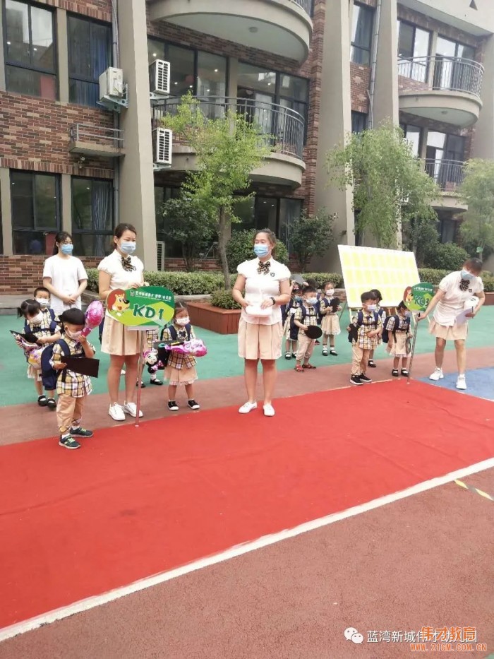 “歡迎神獸們回家！”——記河南平頂山藍(lán)灣新城偉才（國際）幼兒園開學(xué)第一天