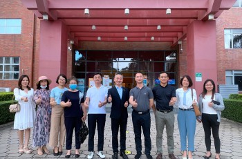 偉才教育董事長羅駭浪先生一行赴廣州市英東中學(xué)參觀交流