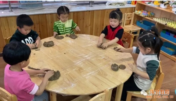 歡樂(lè)課堂：一起玩泥巴！丨甘肅天水佳水岸偉才幼兒園