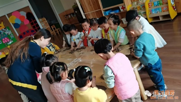 歡樂(lè)課堂：一起玩泥巴！丨甘肅天水佳水岸偉才幼兒園