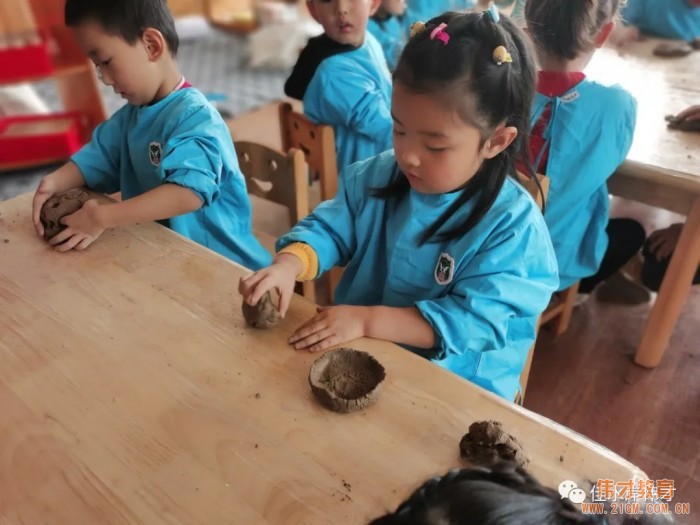 歡樂(lè)課堂：一起玩泥巴！丨甘肅天水佳水岸偉才幼兒園
