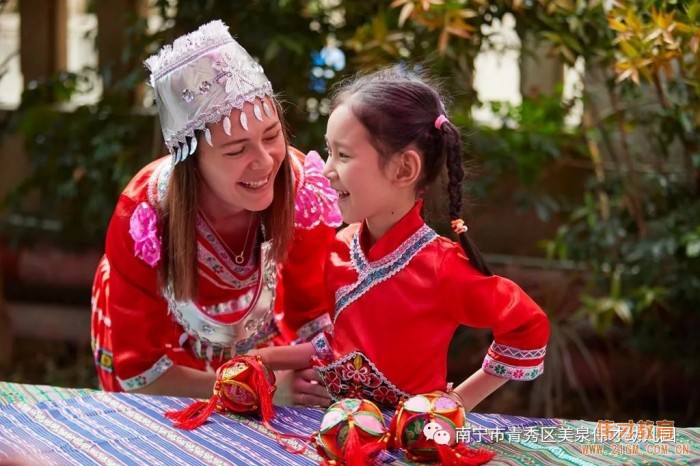 “壯鄉(xiāng)歌圩節(jié)，五彩三月三”——廣西南寧美泉偉才幼兒園