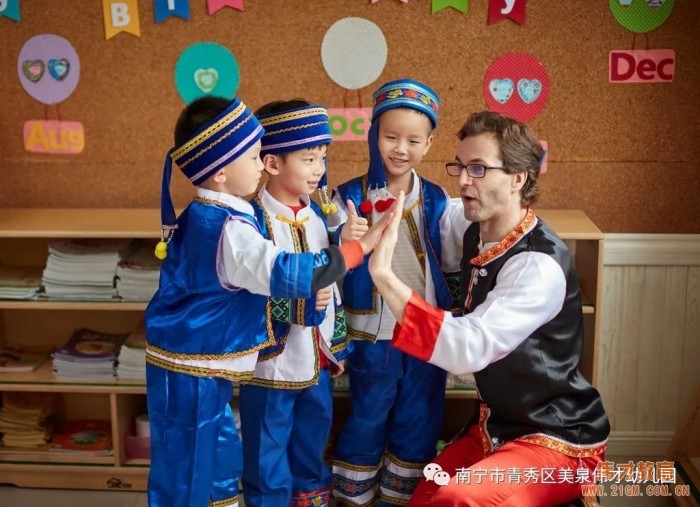 “壯鄉(xiāng)歌圩節(jié)，五彩三月三”——廣西南寧美泉偉才幼兒園