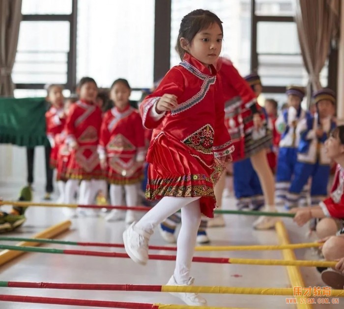 “壯鄉(xiāng)歌圩節(jié)，五彩三月三”——廣西南寧美泉偉才幼兒園