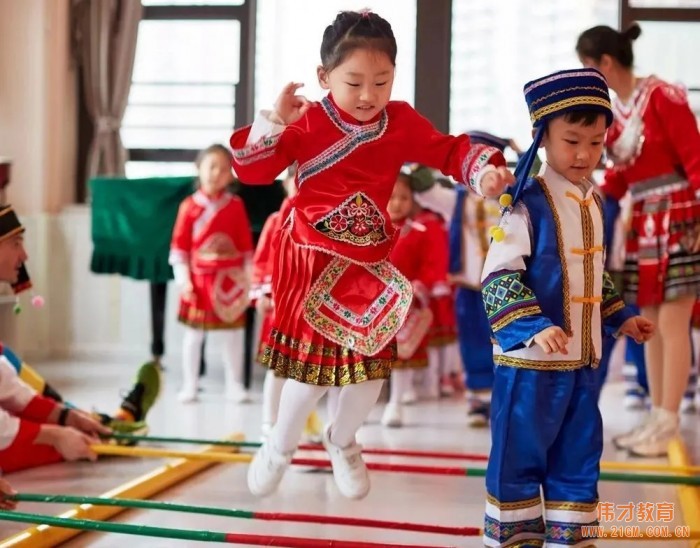 “壯鄉(xiāng)歌圩節(jié)，五彩三月三”——廣西南寧美泉偉才幼兒園