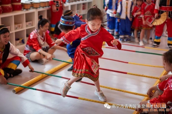“壯鄉(xiāng)歌圩節(jié)，五彩三月三”——廣西南寧美泉偉才幼兒園