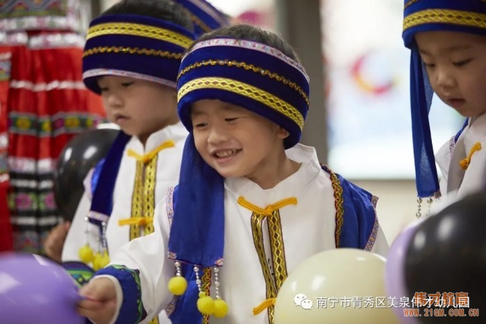 “壯鄉(xiāng)歌圩節(jié)，五彩三月三”——廣西南寧美泉偉才幼兒園