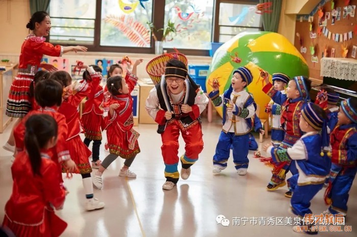 “壯鄉(xiāng)歌圩節(jié)，五彩三月三”——廣西南寧美泉偉才幼兒園