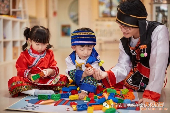“壯鄉(xiāng)歌圩節(jié)，五彩三月三”——廣西南寧美泉偉才幼兒園