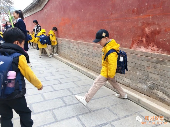 測量古巷，甘肅天水佳水岸偉才幼兒園社會實踐活動