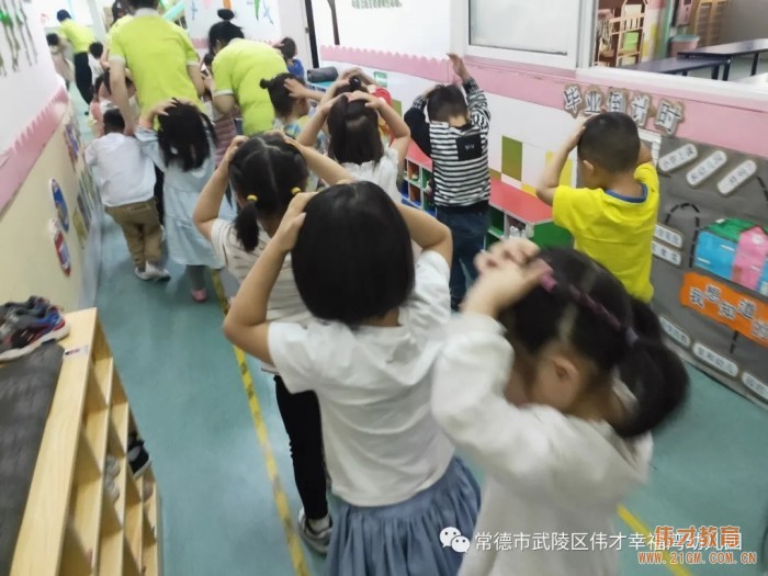 防震抗災(zāi)，安全演練——湖南常德偉才幸福灣幼兒園