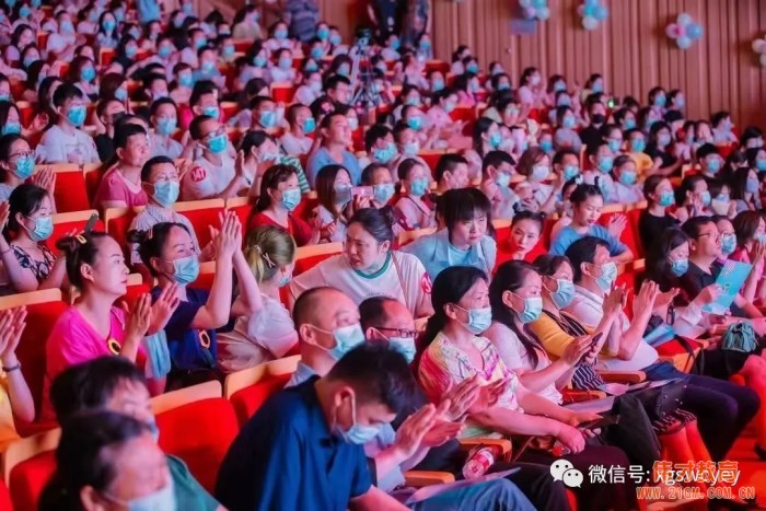 湖北孝感偉才幼兒園慶建黨100周年暨六一文藝匯演，榮登《孝感晚報》