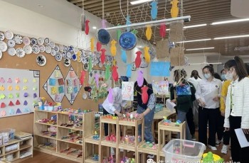 墻能說話？這家偉才幼兒園如何讓“環(huán)創(chuàng)有聲”