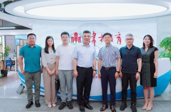 新疆喀什地區(qū)駐珠三角片區(qū)招商分局領(lǐng)導(dǎo)訪問偉才總部，共繪合作新藍(lán)圖
